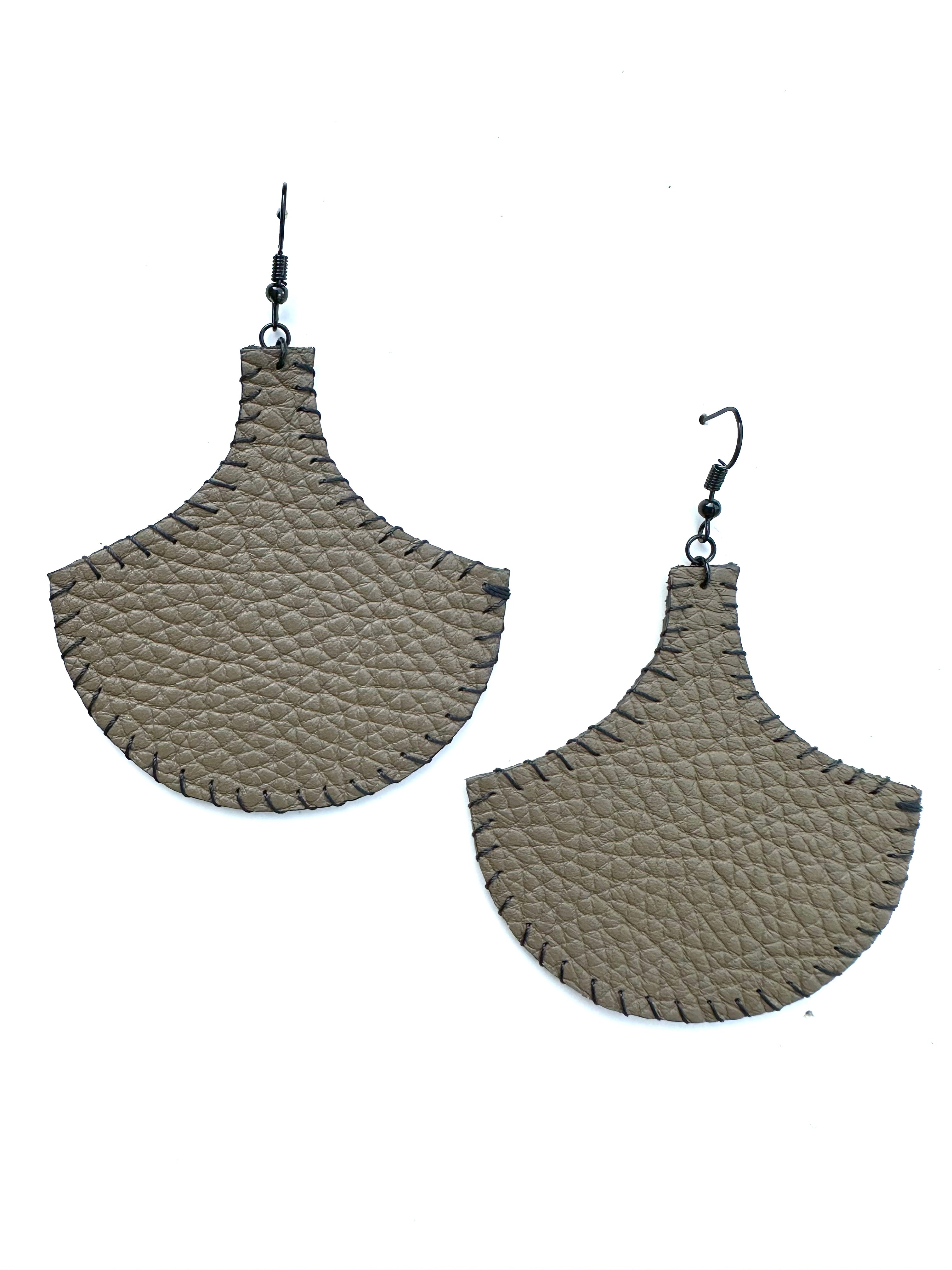 Boucles d’oreilles en cuir grainé ORIGINE
