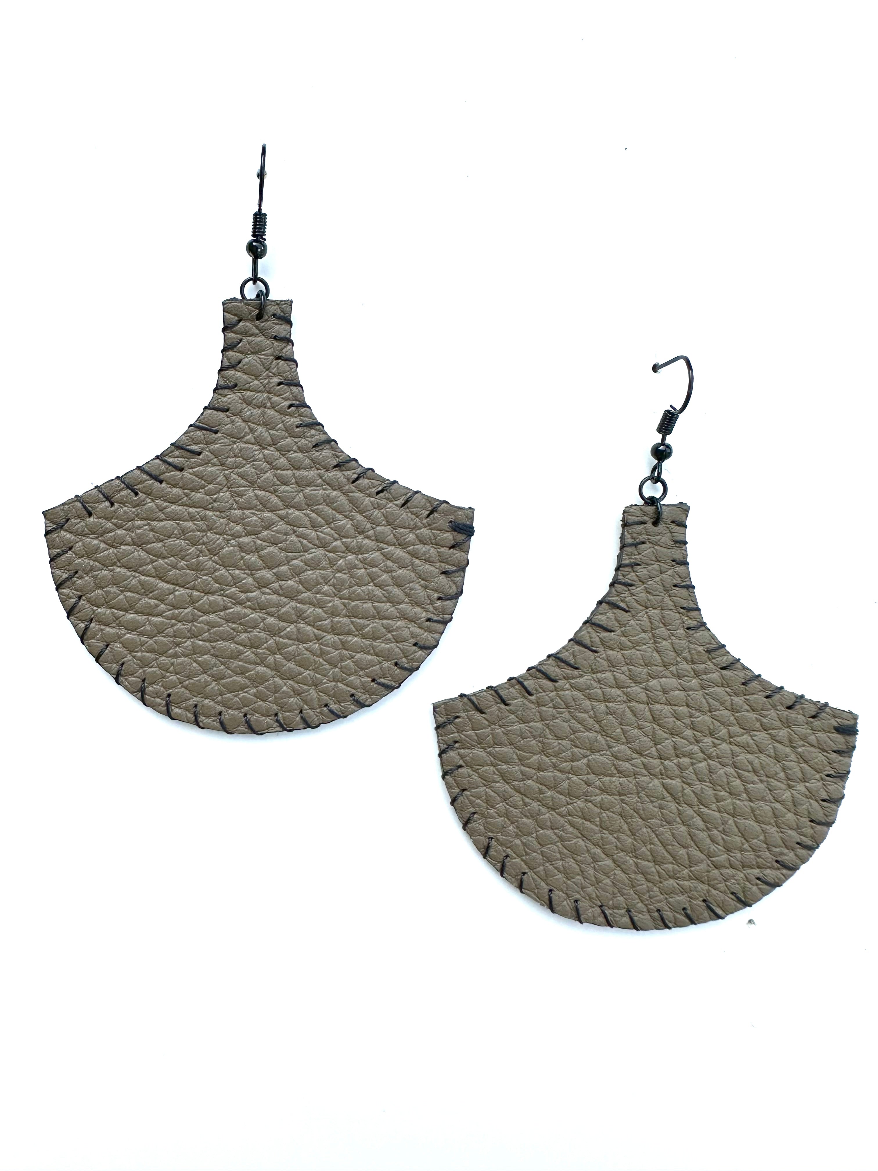 Boucles d’oreilles en cuir grainé ORIGINE