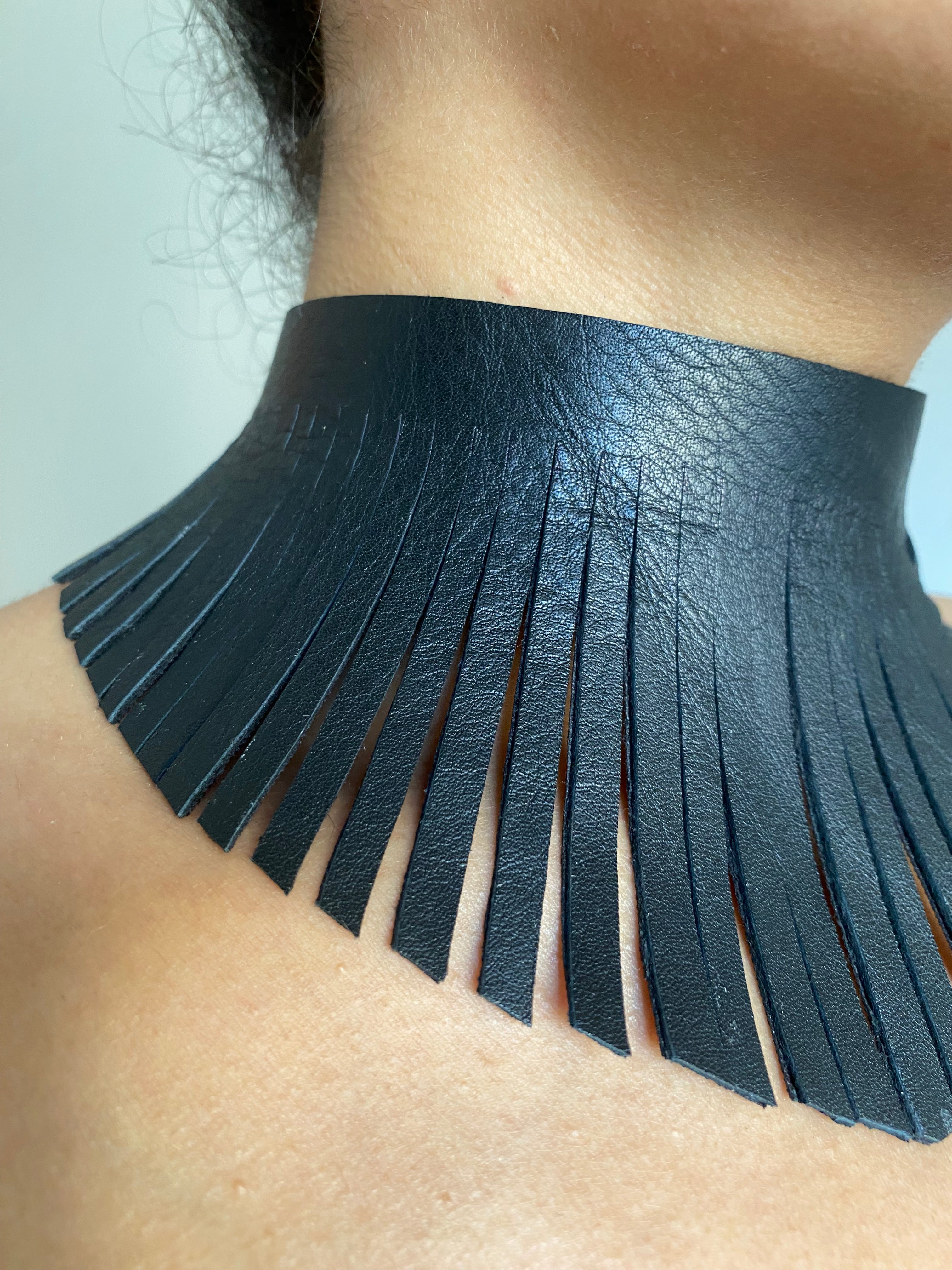 Collier ras de cou à frange