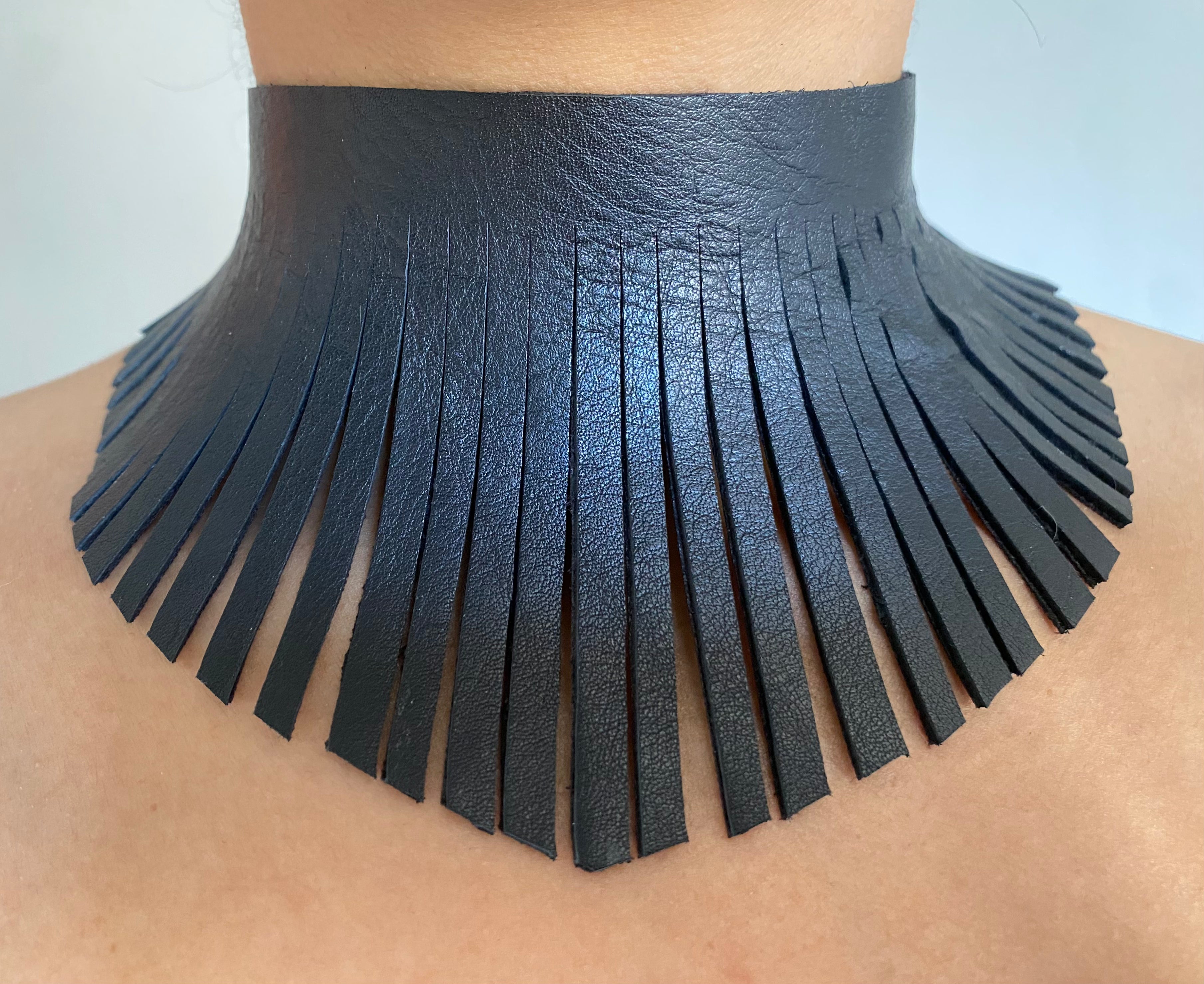 Collier ras de cou à frange